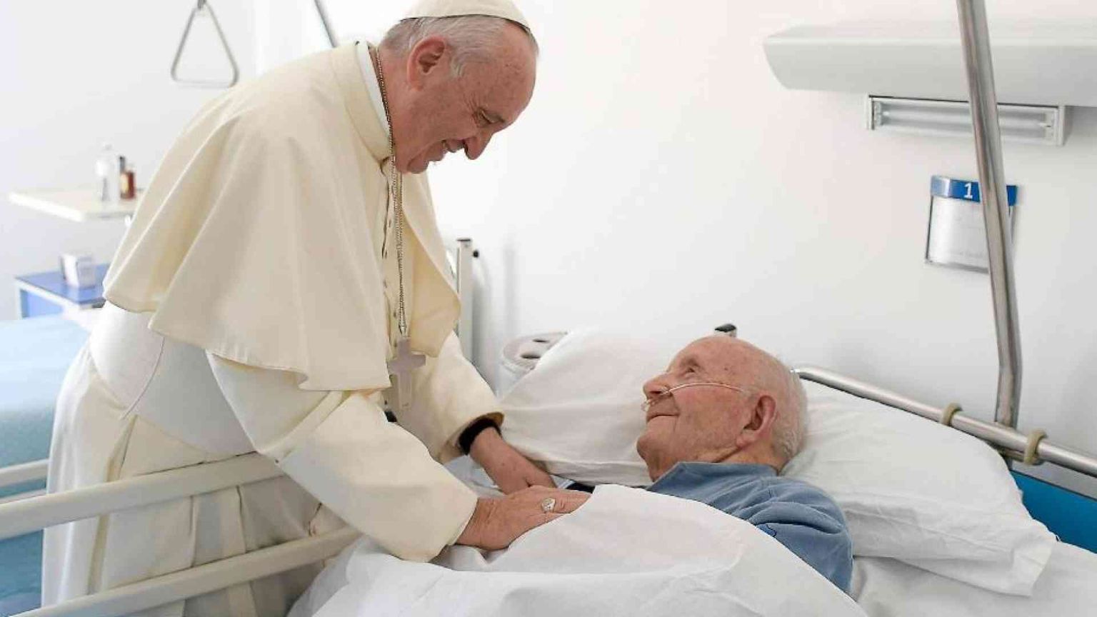 Papa Francesco: contro la malattia cura e compassione