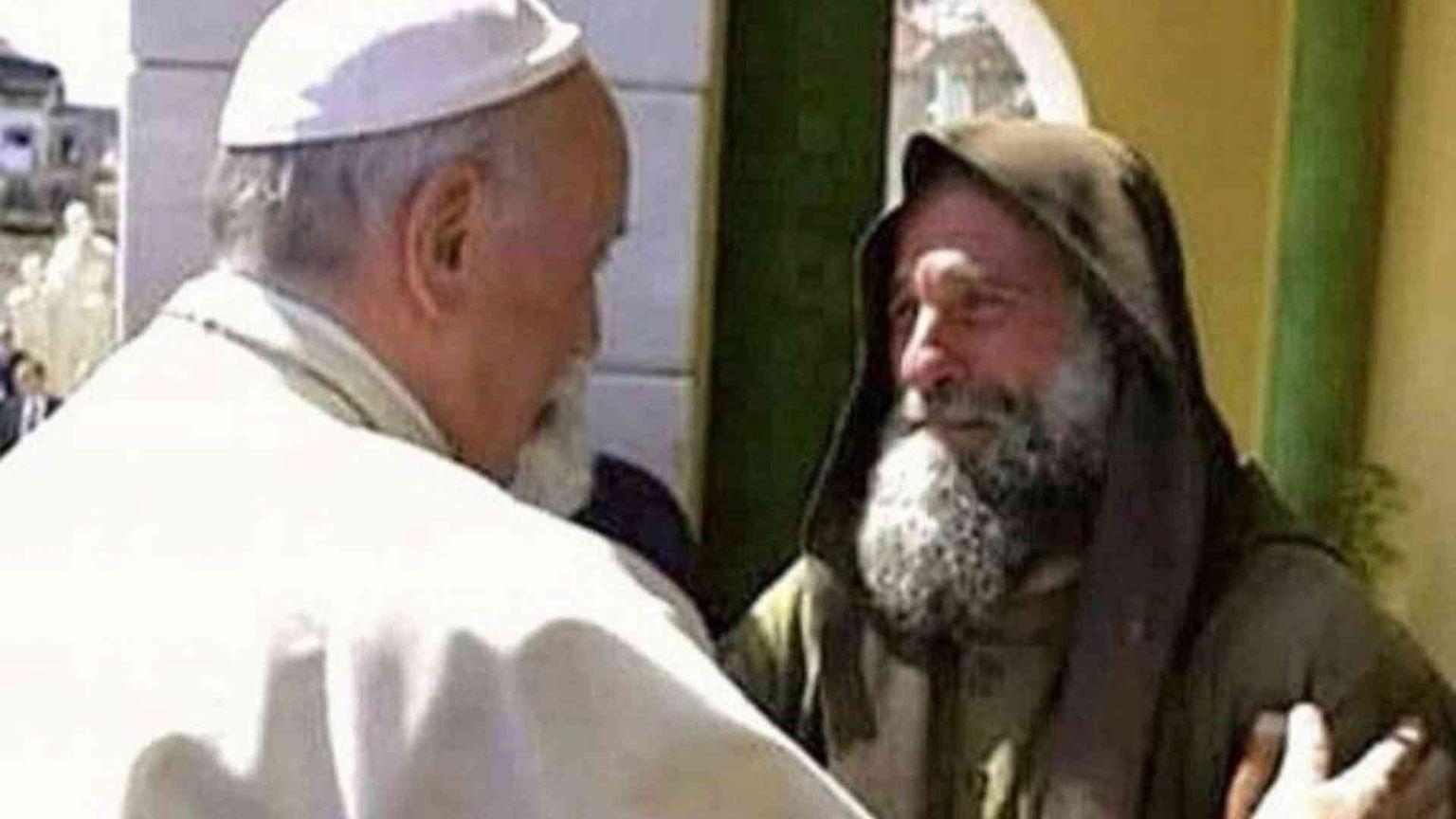 Il Papa: ha consolato i poveri nei quali vedeva il volto di Gesù