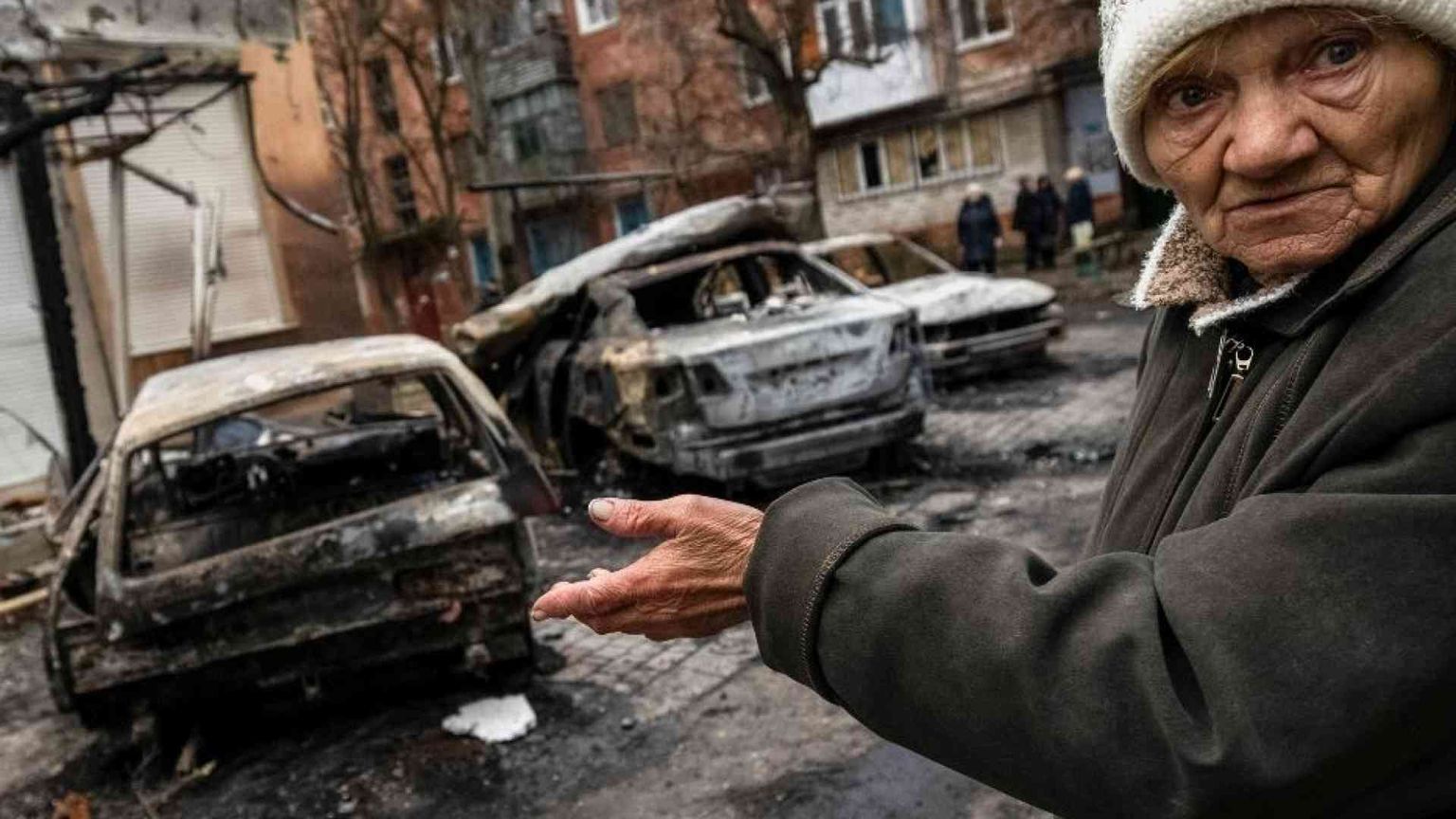 Kherson, la “città morta” dove chi resta si aggira per strada in cerca di cibo