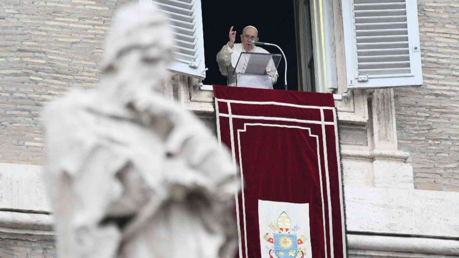 Il Papa: servire con gratuità, senza attaccamento a ruoli e posizioni