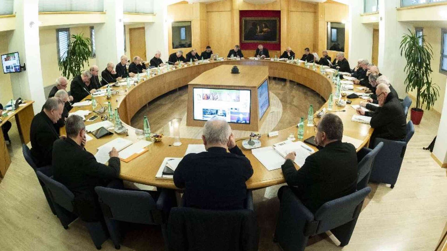 La Cei: povertà, scuola, sanità, migrazioni, ecco le sfide per l'Italia