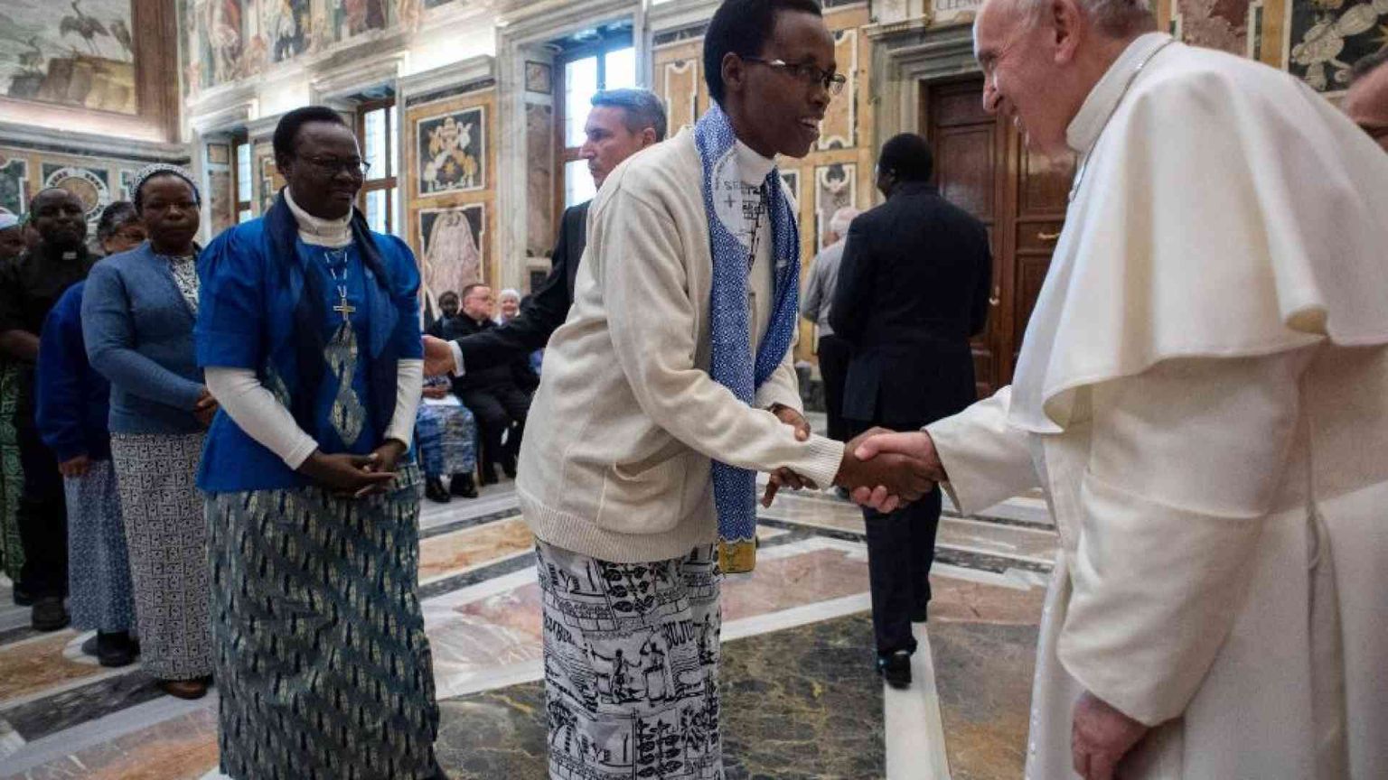 Il Papa: «L'umanità ferita dalle guerre ha bisogno della Buona Notizia»