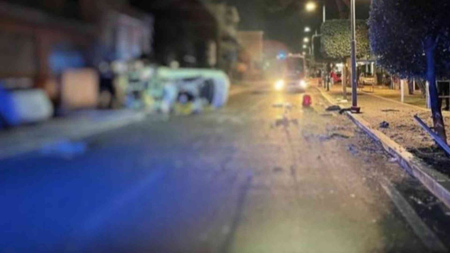 Tragico incidente nella notte, muoiono 5 giovanissimi. Il dolore della comunità