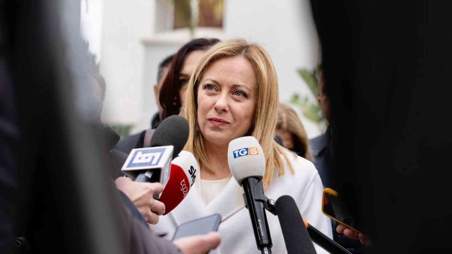 Meloni in Libia, tra migranti da bloccare e gas da importare