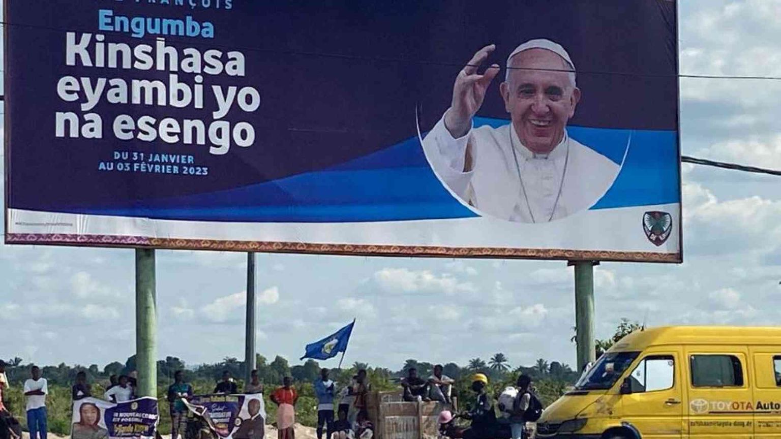 Il Papa è a Kinshasa, in volo una preghiera per i migranti