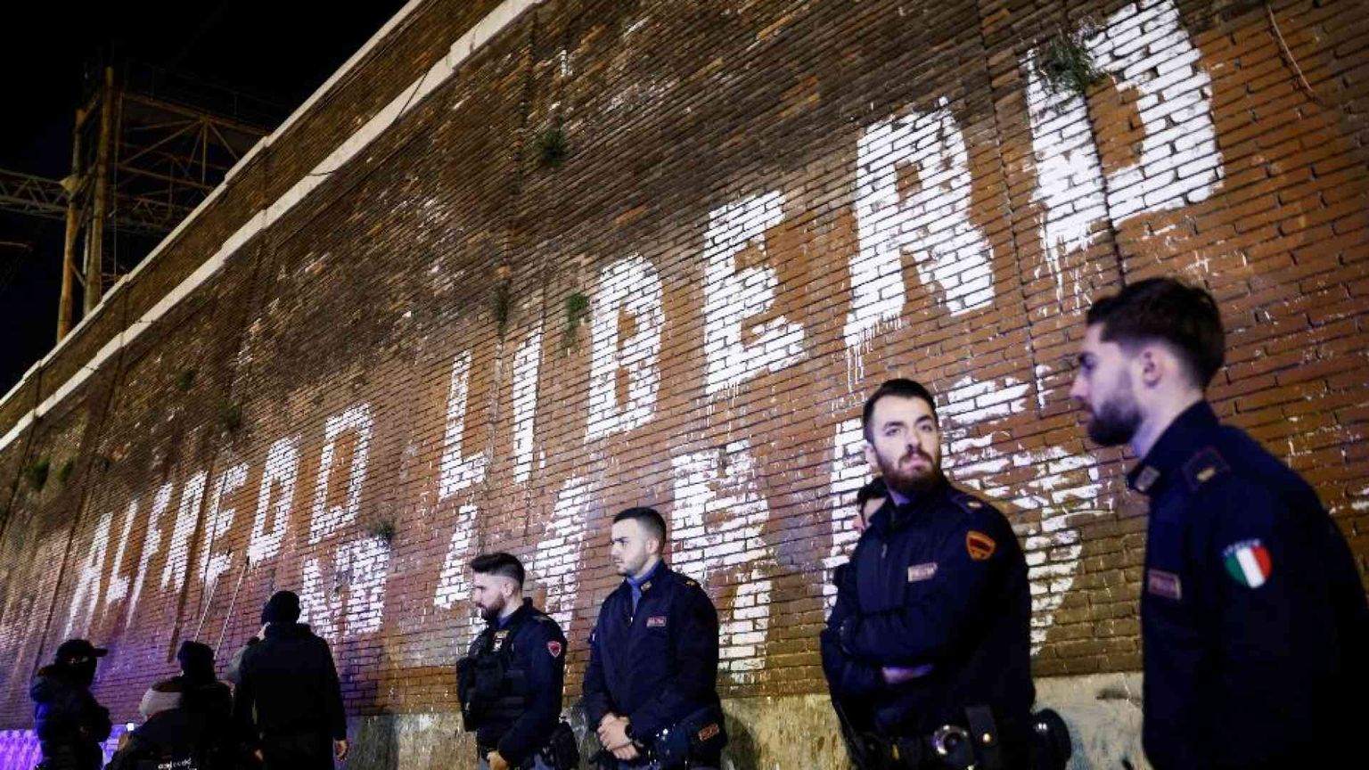 L'anarchico Cospito in sciopero della fame: ecco tutte le condanne definitive