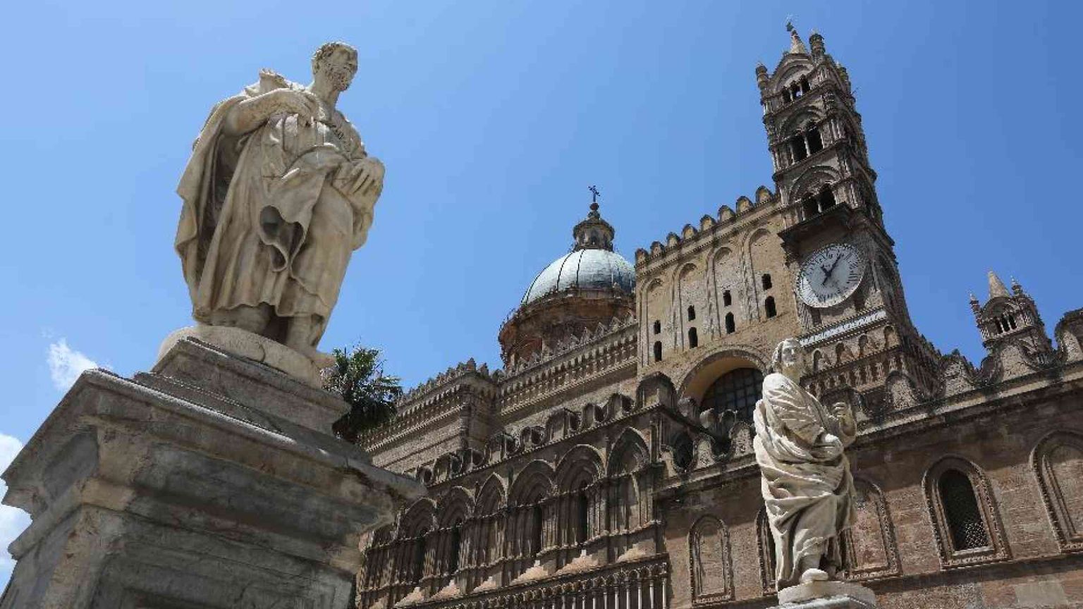 A Palermo Battesimo e Cresima senza più padrini e madrine per tre anni