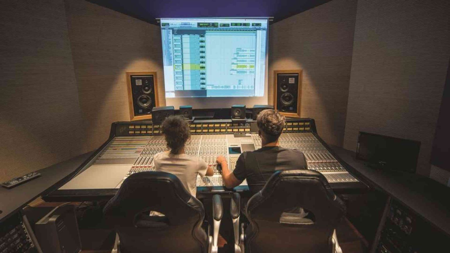 Sul palco "cantano" anche i lavoratori