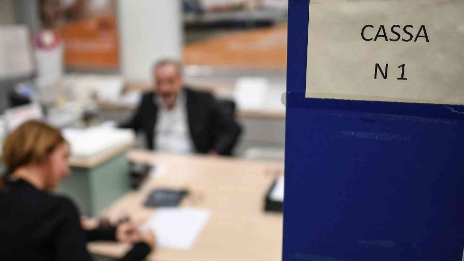 Banche in fuga dai piccoli Comuni: 4 milioni di italiani senza sportello