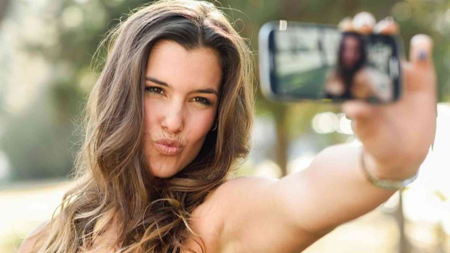 Corsa dei minori dal chirurgo estetico