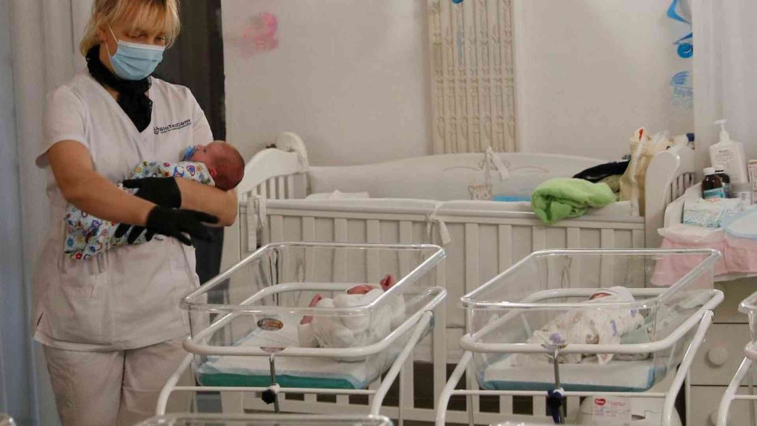 «La maternità surrogata reato anche all’estero»