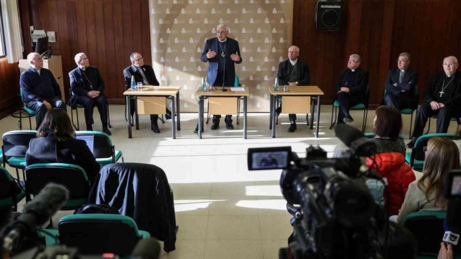 Chiesa e abusi, stimate 4.800 vittime in 70 anni