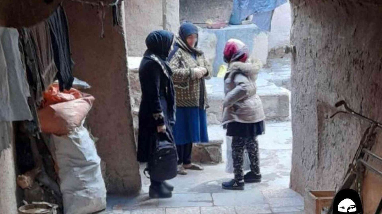 Delroba, ex studentessa di Herat: cammino e piango, ma non mi piego