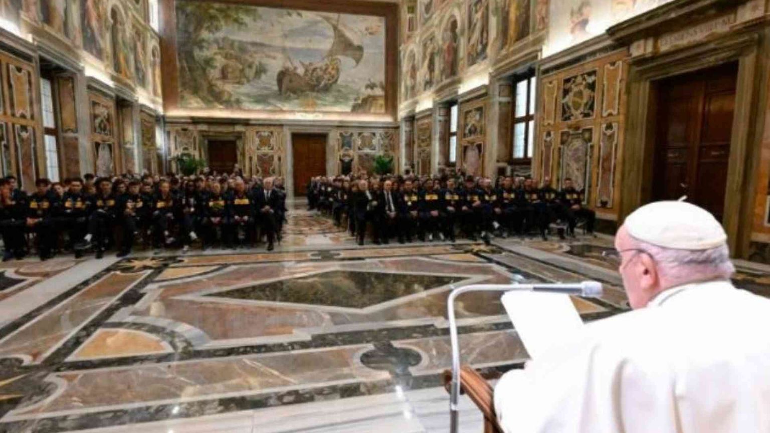 Papa Francesco al Sovvenire (Cei): l'indifferenza è la malattia più brutta