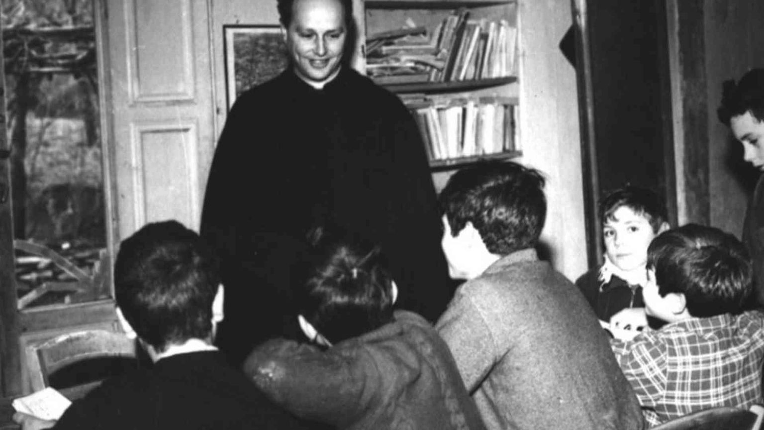 Il cardinale Zuppi e la lezione di Don Milani: «Cercava solo l'amore»