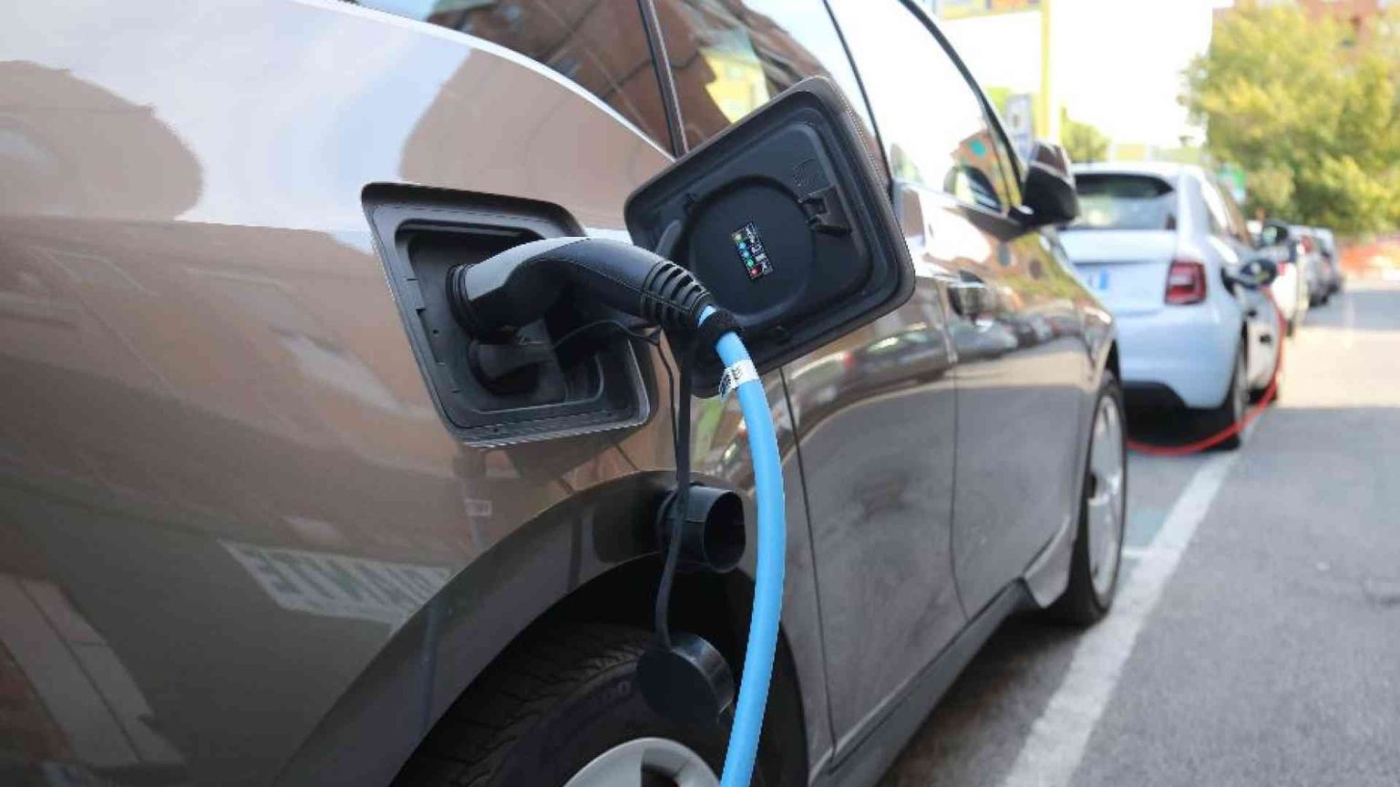 Auto verde: realtà, rischi, promesse. Sensata scommessa sul futuro