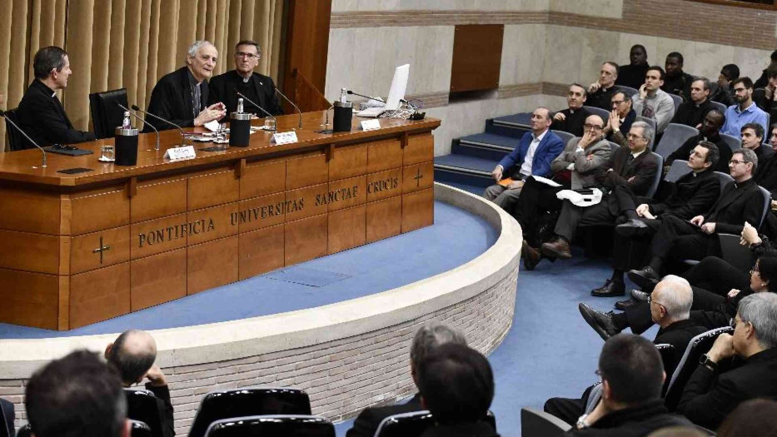 Zuppi: la Chiesa è comunione, che è molto di più della democrazia