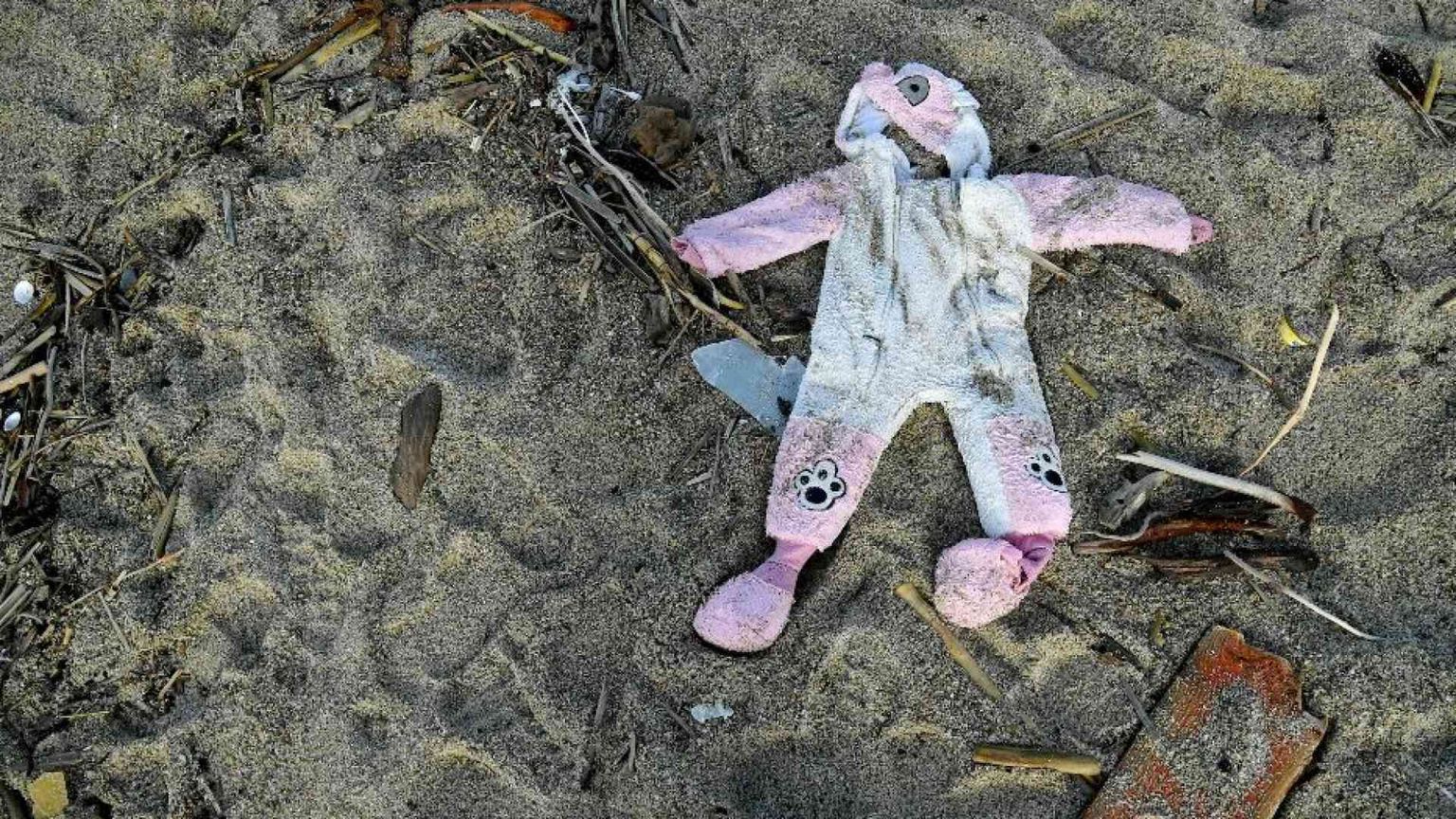 I punti ancora oscuri del naufragio di Cutro: gli avvistamenti, gli Sos