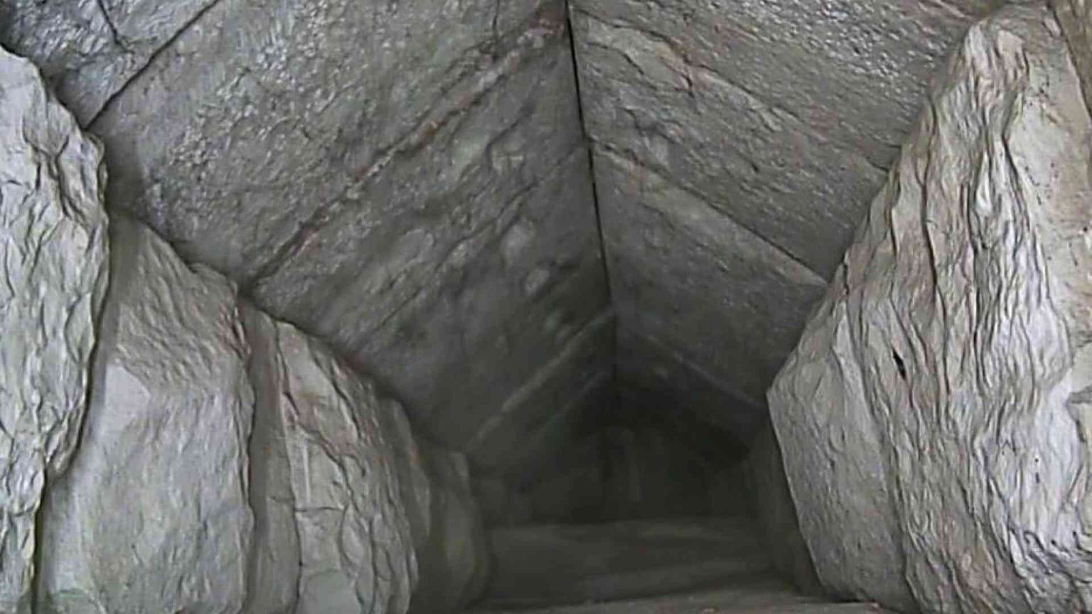 Egitto, scoperto nuovo corridoio nella piramide di Cheope