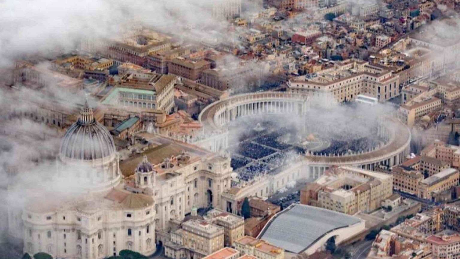 Papa Francesco: stop all’uso gratuito degli immobili della Santa Sede