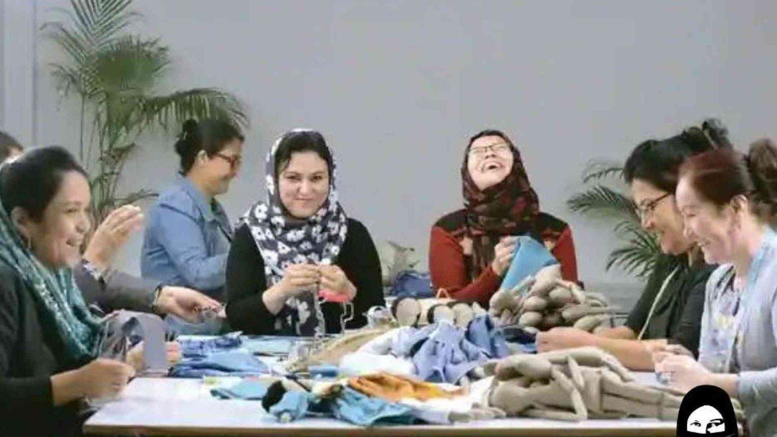 Da Kabul a Nuova Delhi, la nuova vita della famiglia di sarte afghane