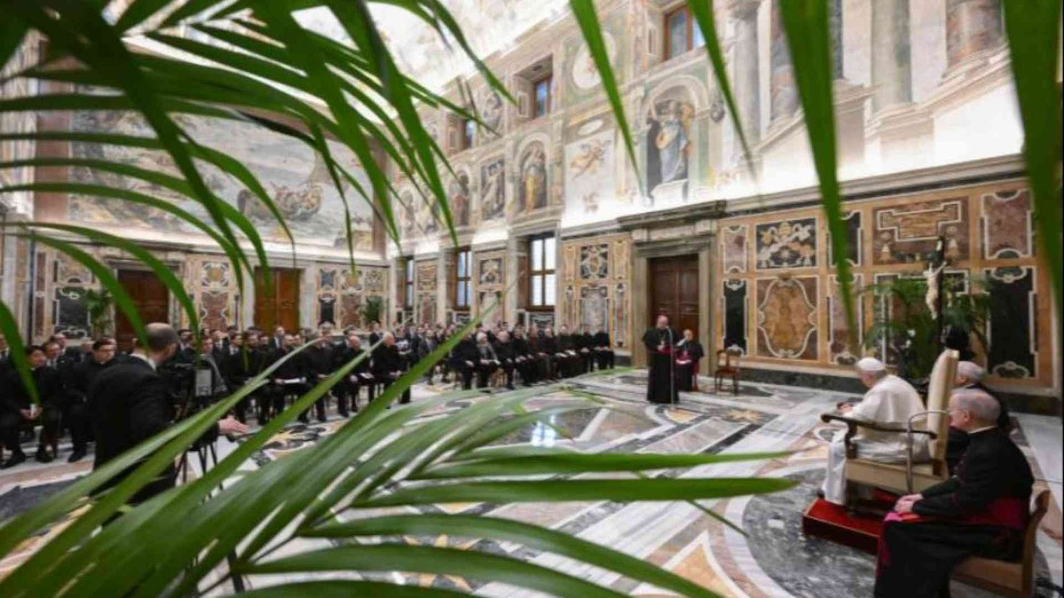 Francesco ai futuri sacerdoti: mostrate a tutti che Dio è presente