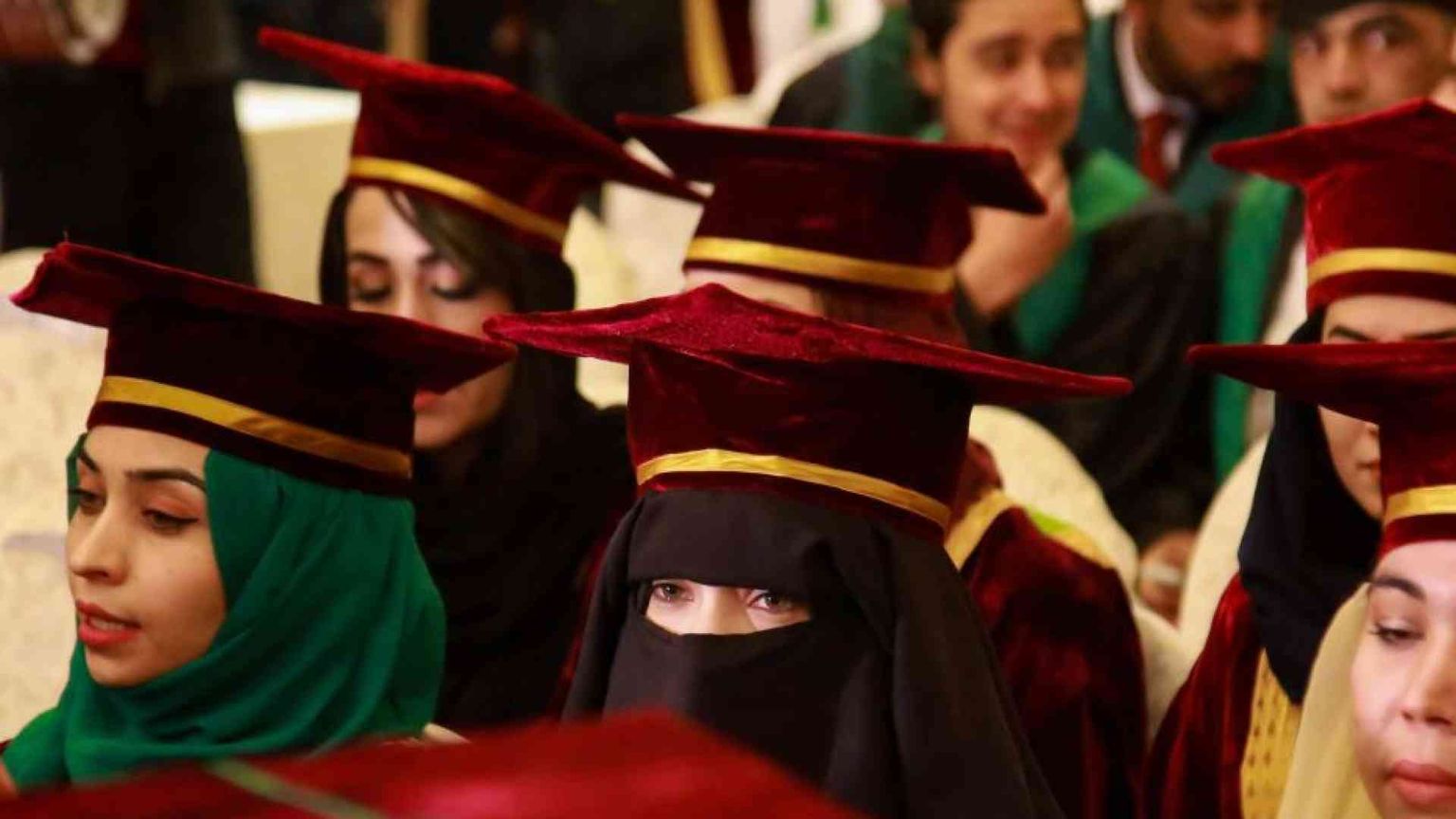 «Noi giovani afghani, solidali ma senza speranza. Non è l'Iran»