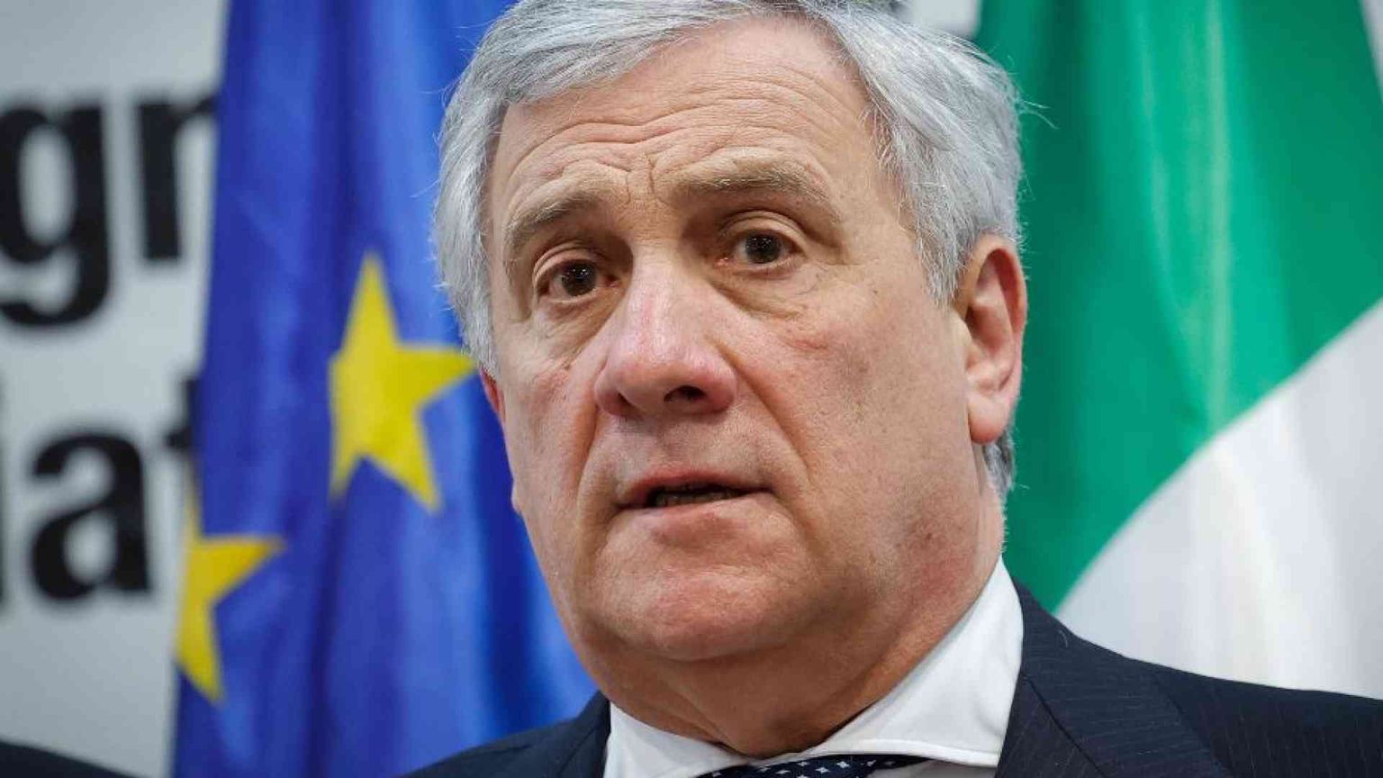 «Dietro i flussi migratori c'è Mosca». L'ipotesi di usare le navi militari