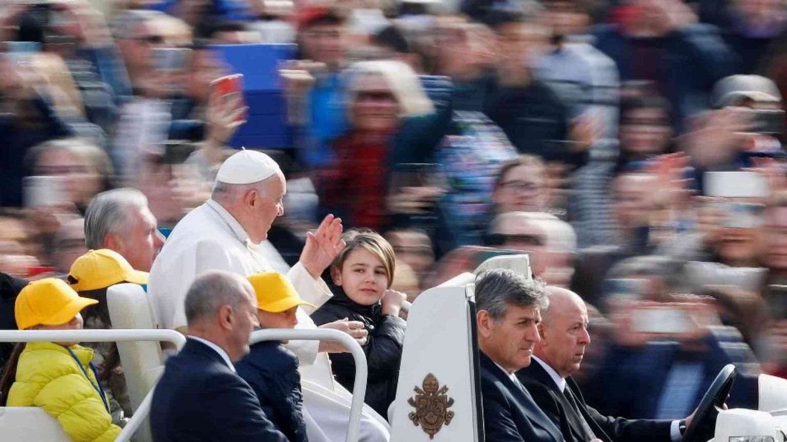 Papa Francesco: la Chiesa che non si rinnova è un pezzo da museo