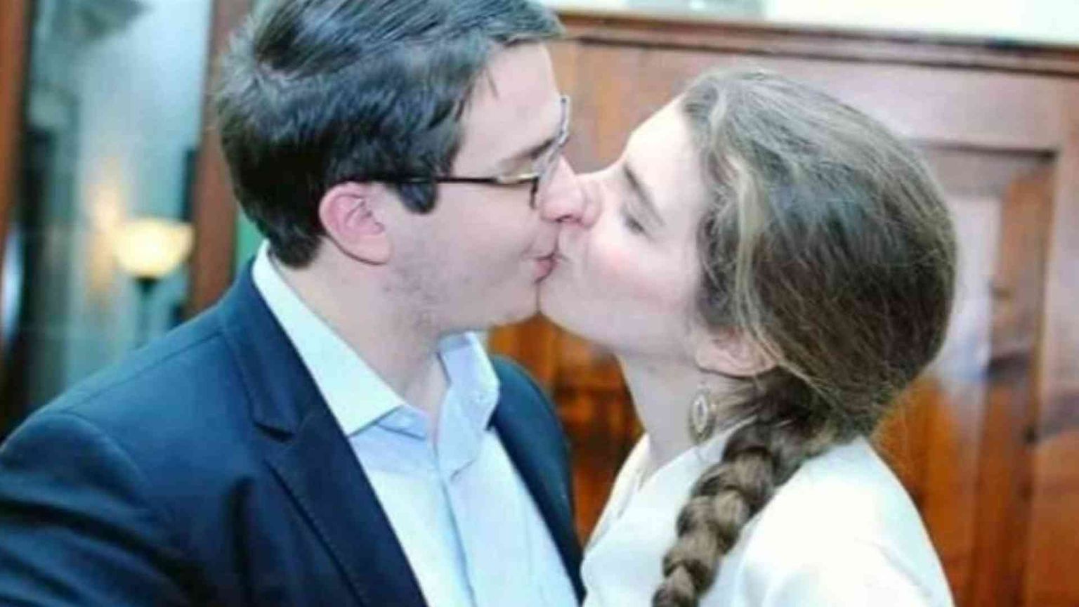 Francesca e Alberto, un bacio per la "vita nascente"