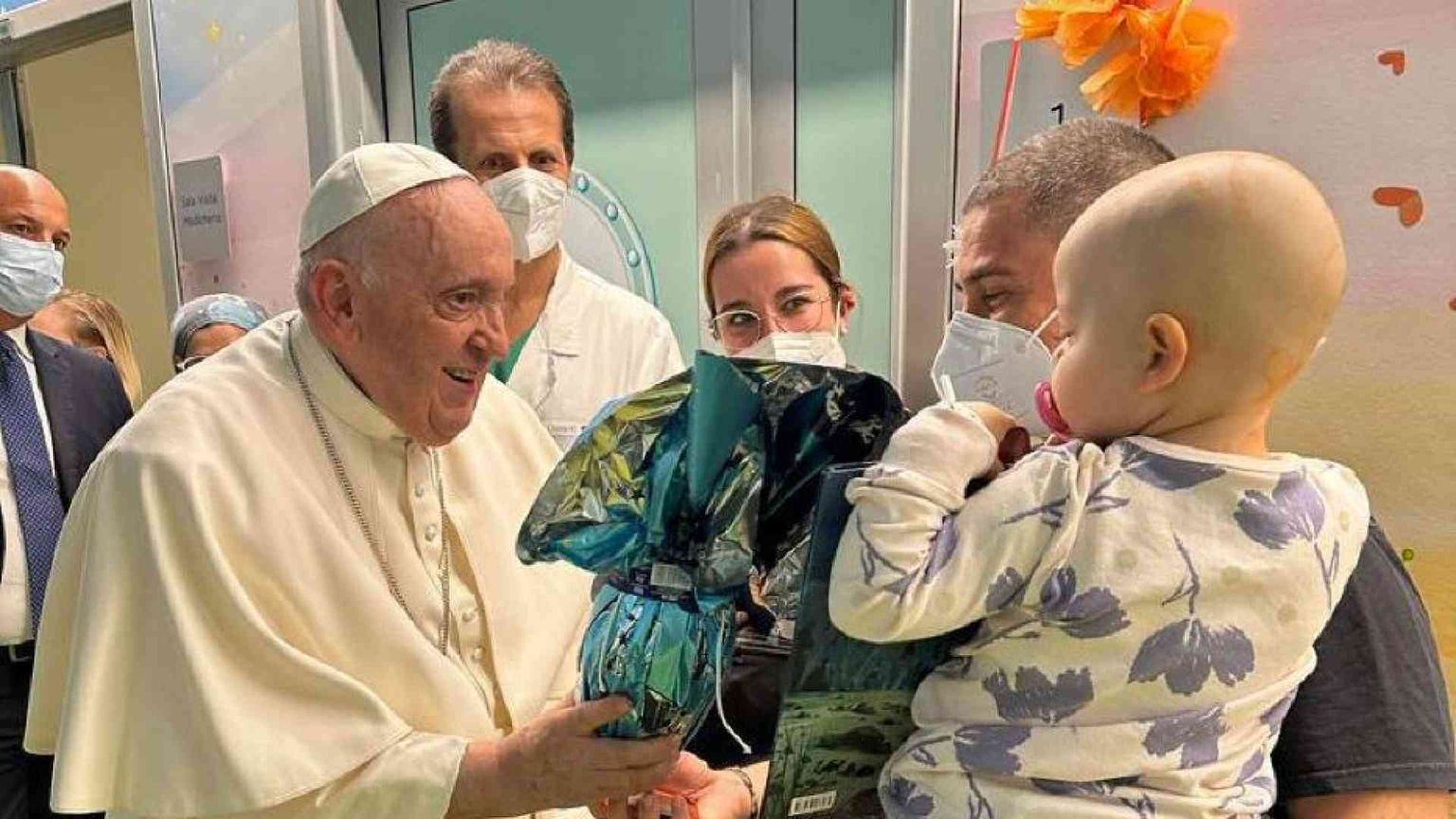 Il Papa torna a casa. Nella Domenica delle Palme presiede la Messa