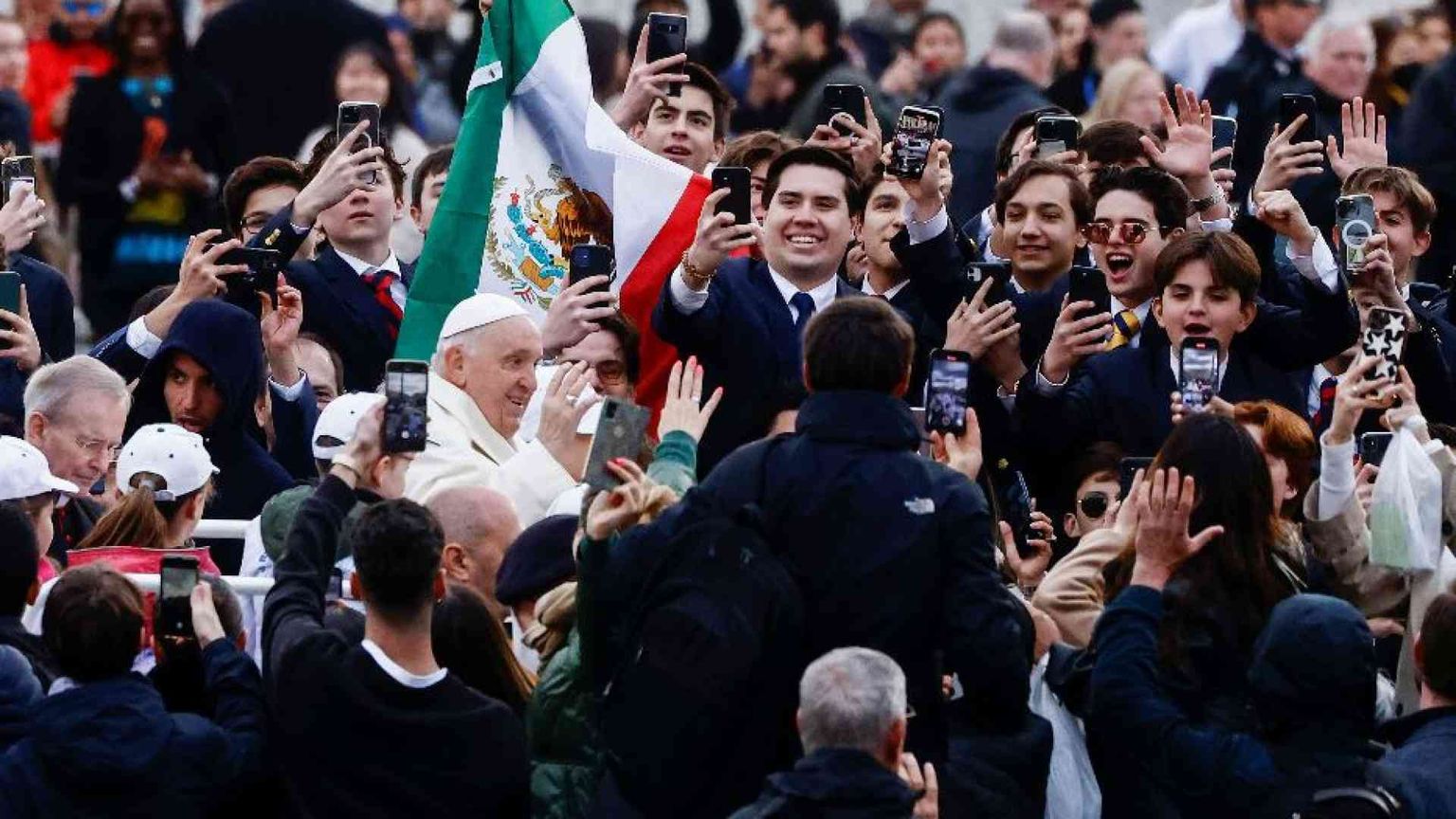 Il Papa: perché siamo così attaccati al farsi male l’uno con l’altro?