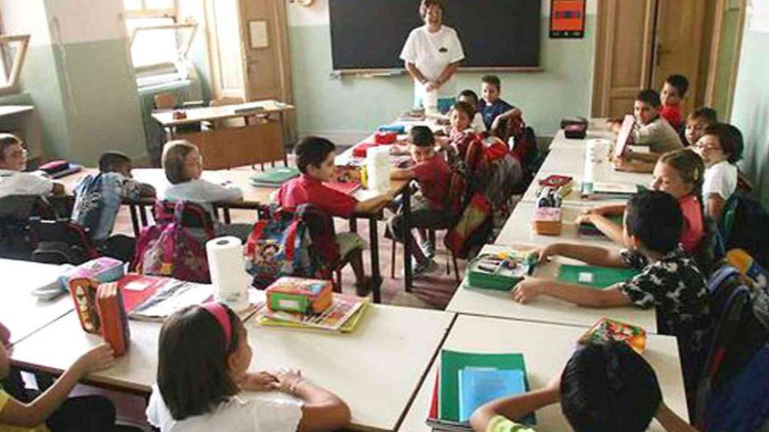 La punizione per l'Ave Maria in classe: 20 giorni di sospensione alla maestra