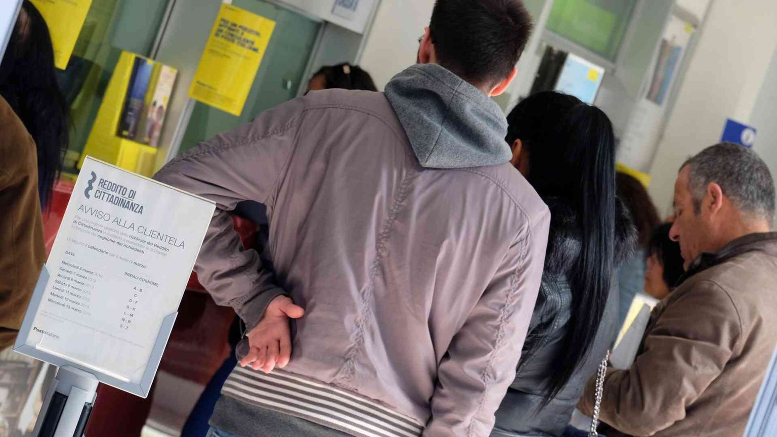 Povertà, riforma tagli e cuci