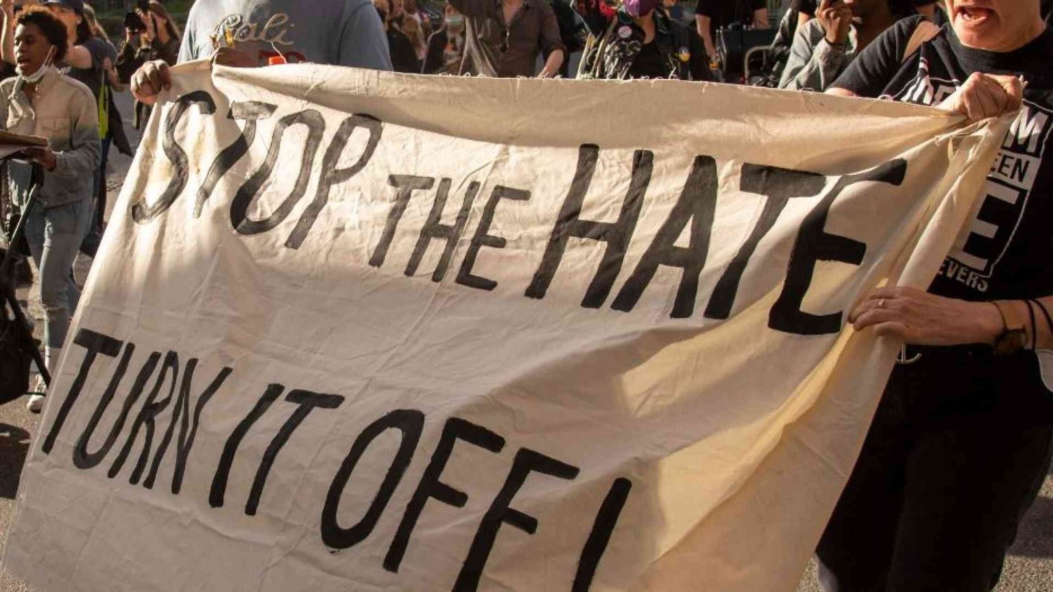 16enne afroamericano suona alla porta sbagliata, il proprietario gli spara