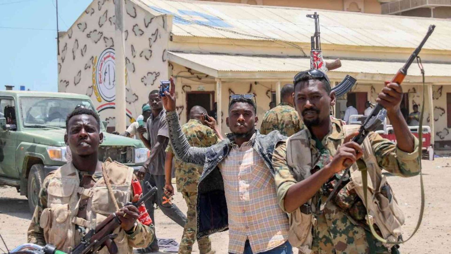 Sudan, 180 morti negli scontri. Traffici d'oro e "padrini", la mano di Mosca