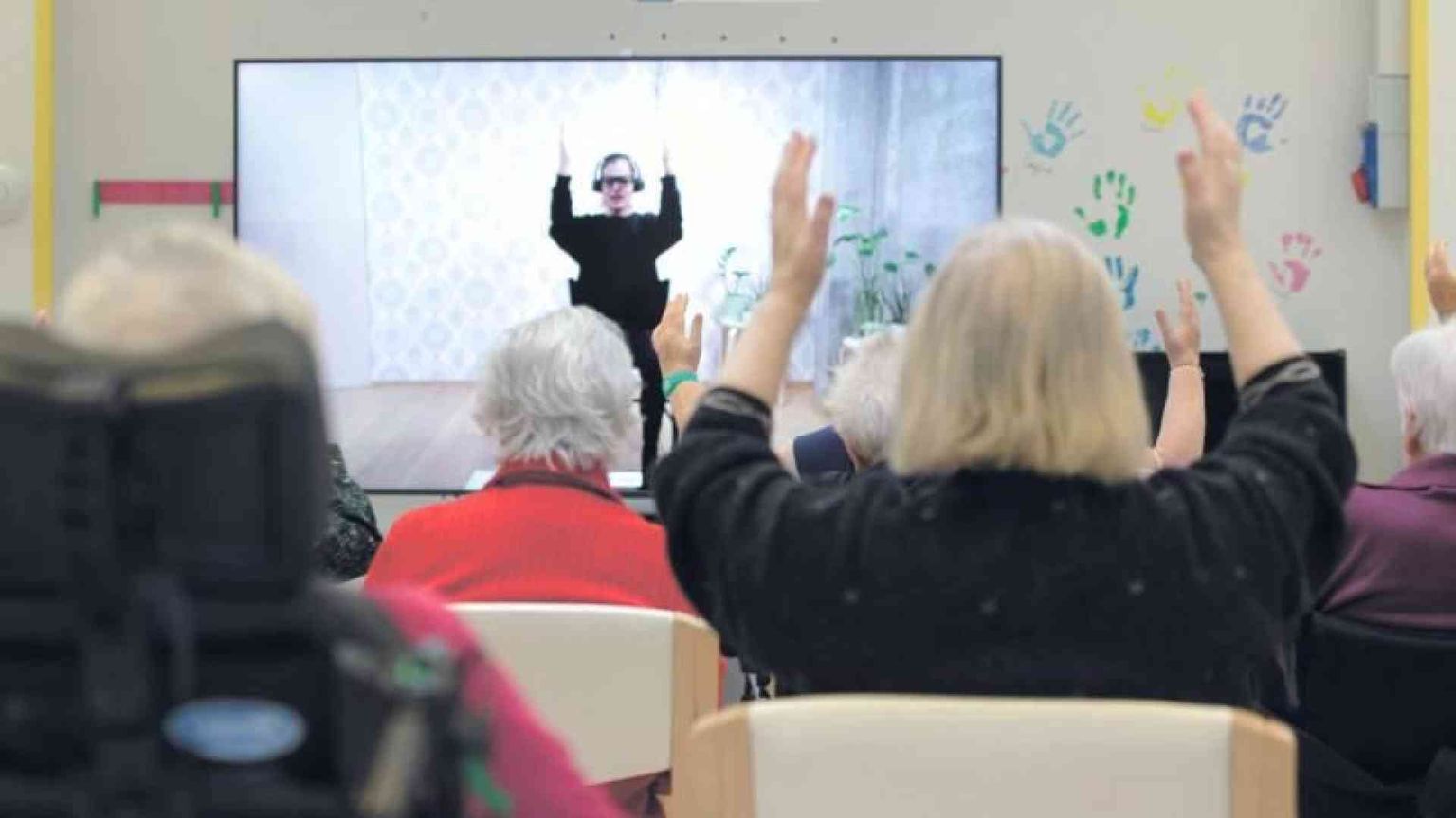 Videoconnessioni, concerti e sogni: così rinascono gli anziani