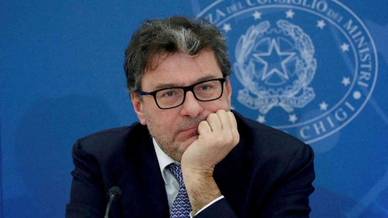 Giorgetti: ecco il piano natalità, tasse diverse per single e genitori