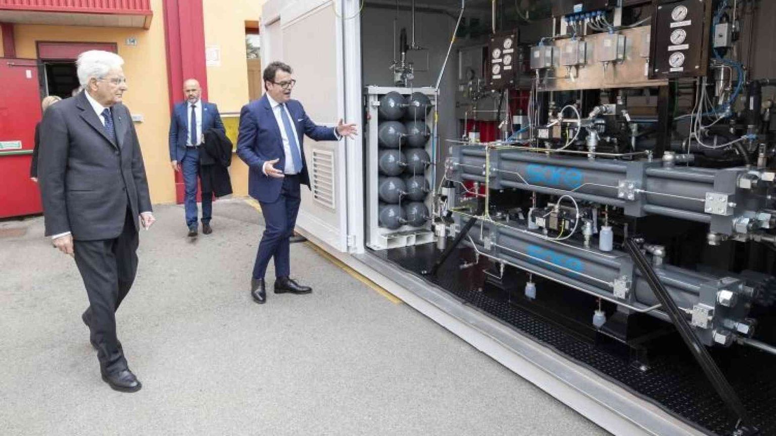 Mattarella: «Primo maggio festa della Repubblica fondata sul lavoro»