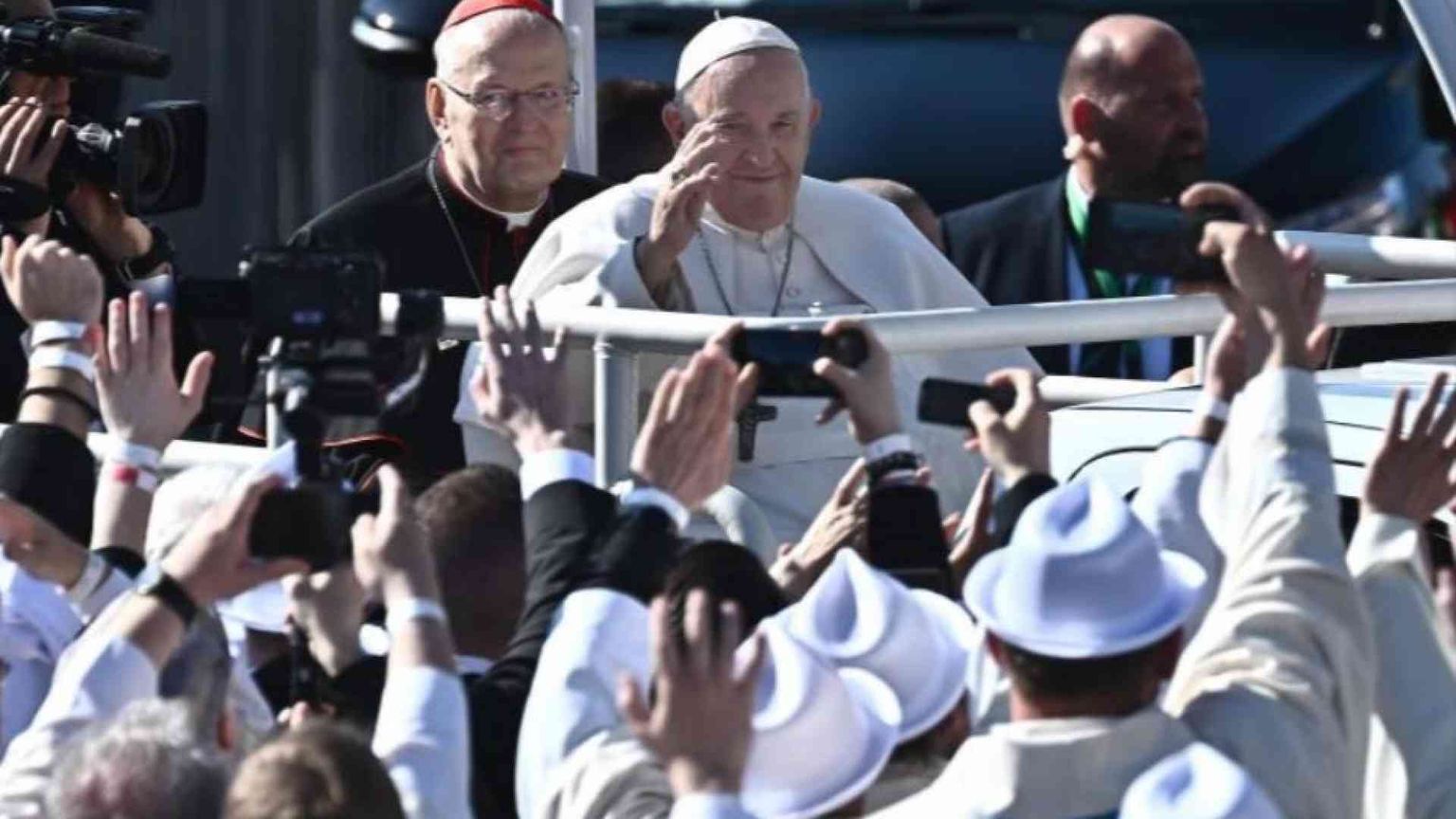 La missione (im)possibile del Papa: bussare a ogni porta nel nome della pace