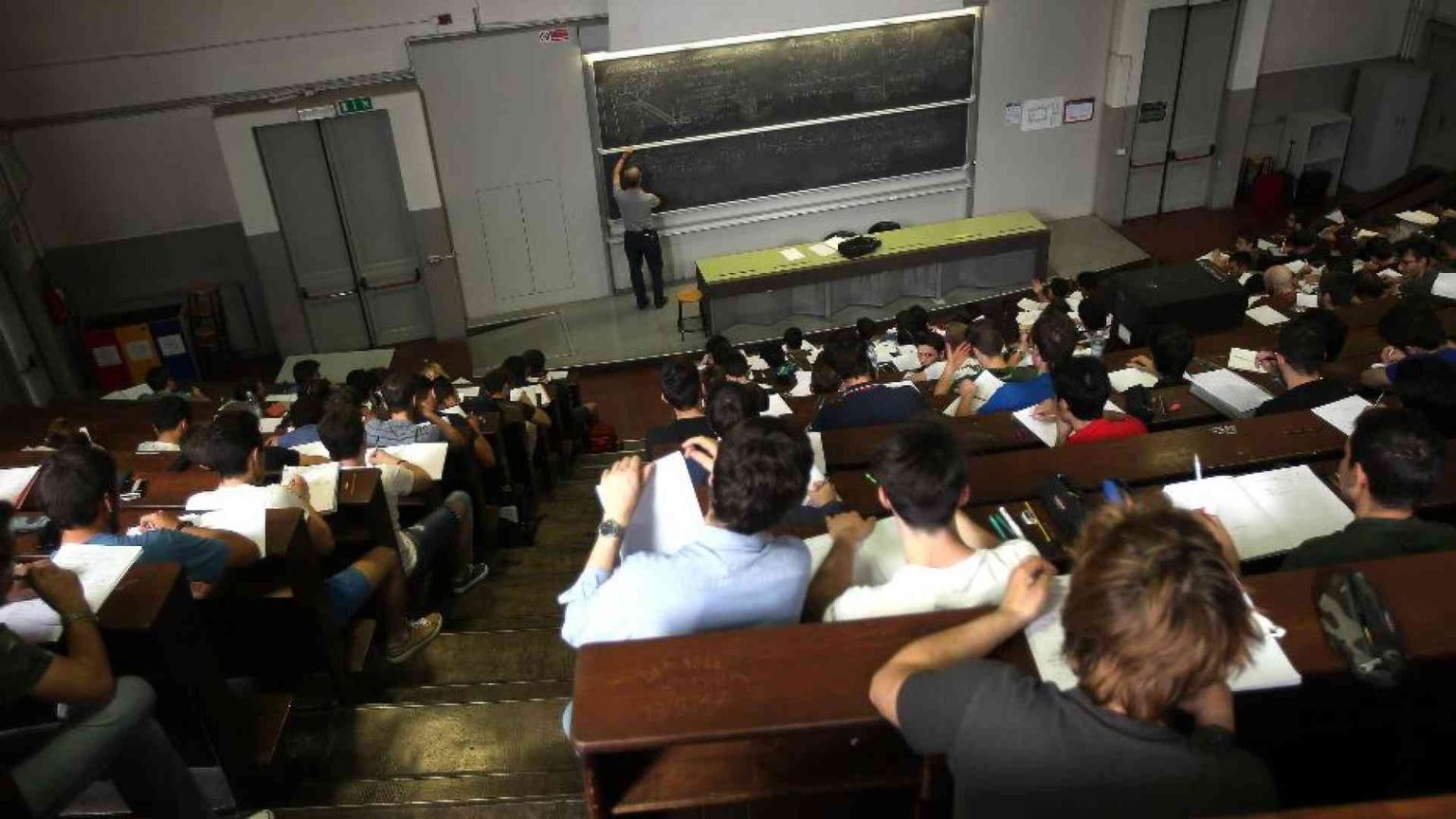 Oltre la meritocrazia, l'Università non sia più un parcheggio sociale