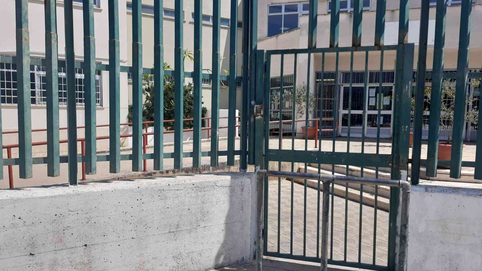 Dopo lo choc della preside arrestata la comunità dello Zen vuole ripartire