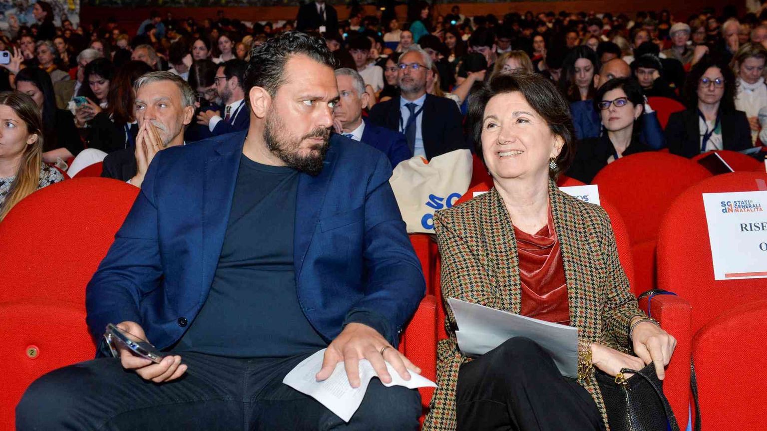 Mattarella: «La nascita di un figlio è speranza di continuità»