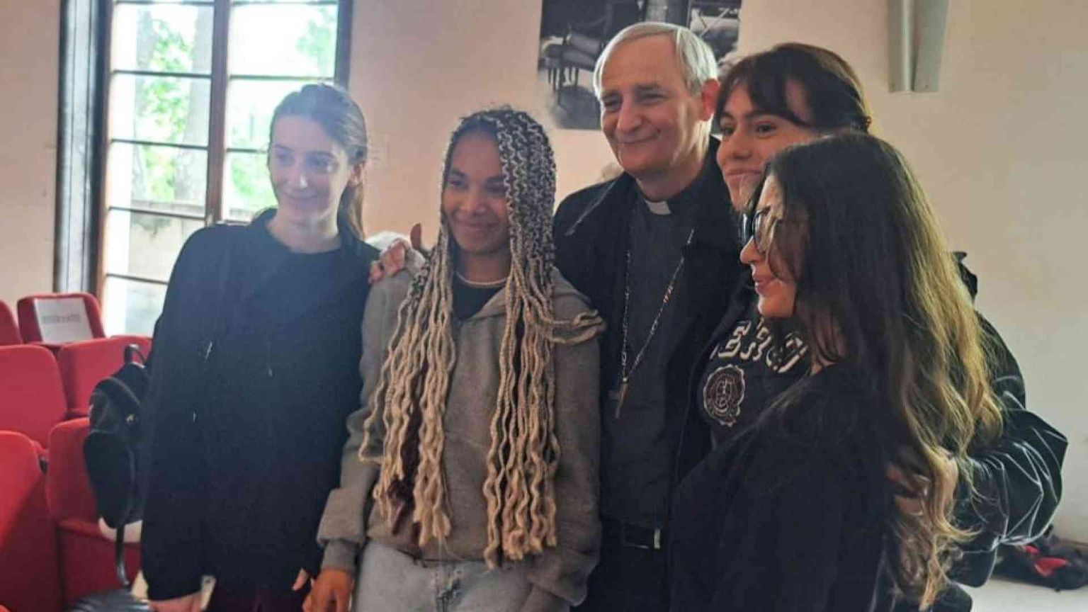 Il cardinale Zuppi dopo 50 anni torna al "suo" liceo Virgilio a Roma