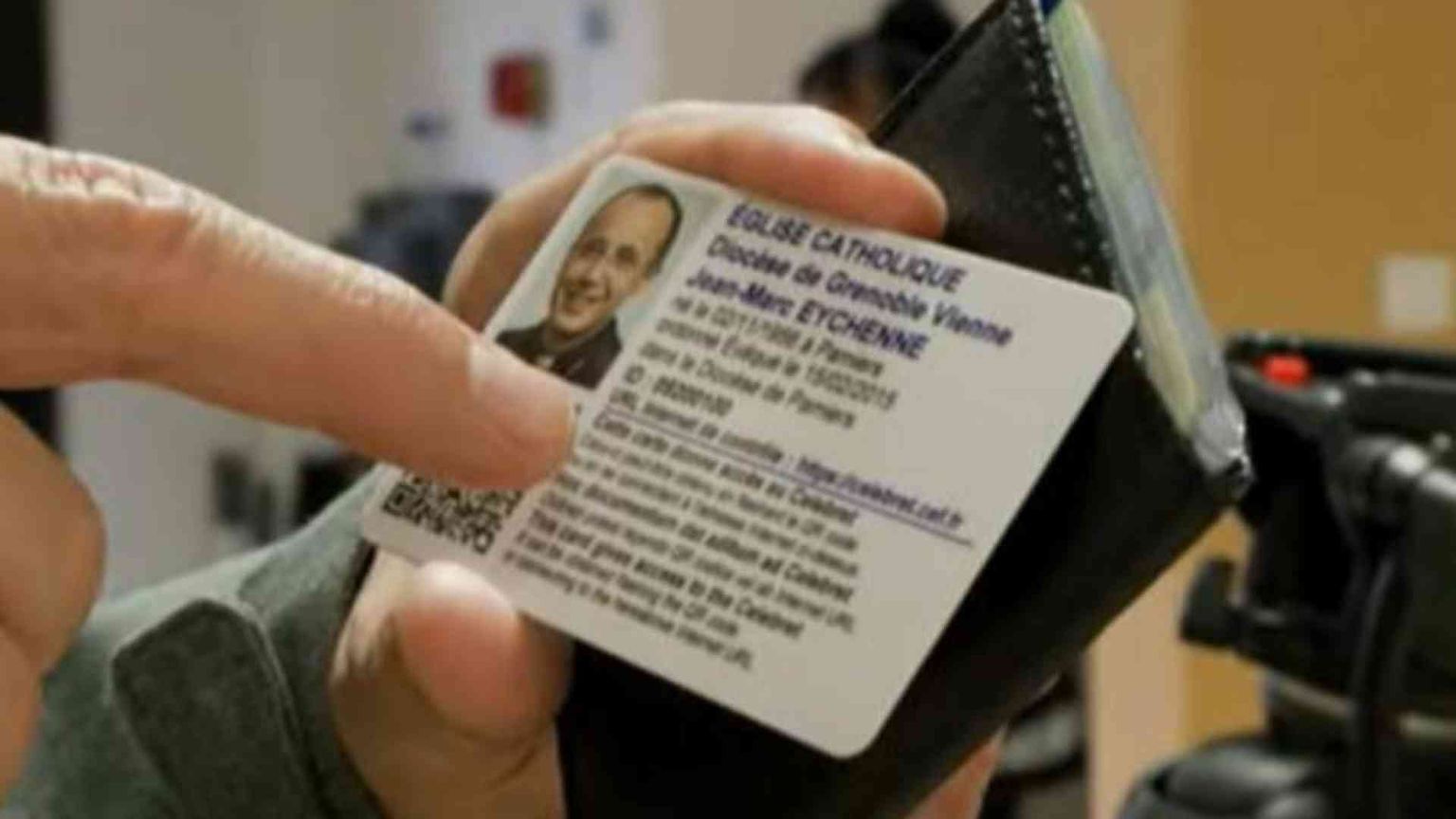 In Francia la lotta agli abusi passa anche da un codice QR