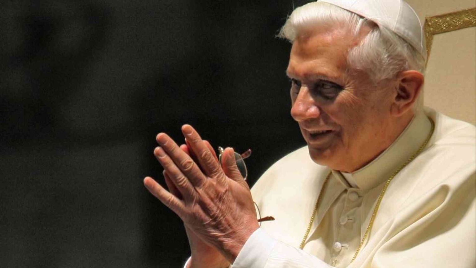 Il Sabato nella vita di Benedetto XVI, Papa «del coraggio e della fede»