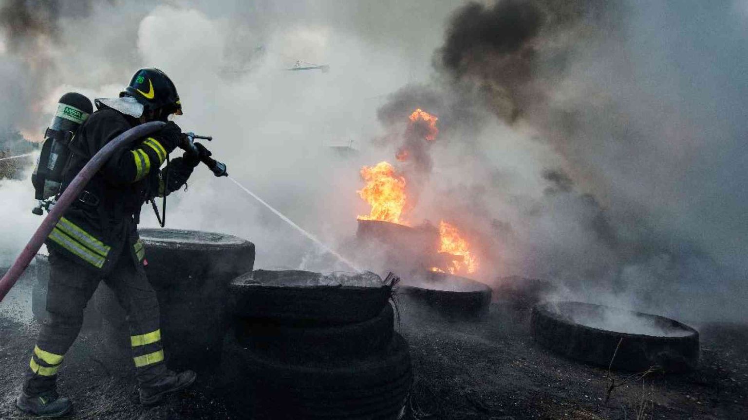 Il commissario antiroghi: «Il problema del ciclo dei rifiuti resta»