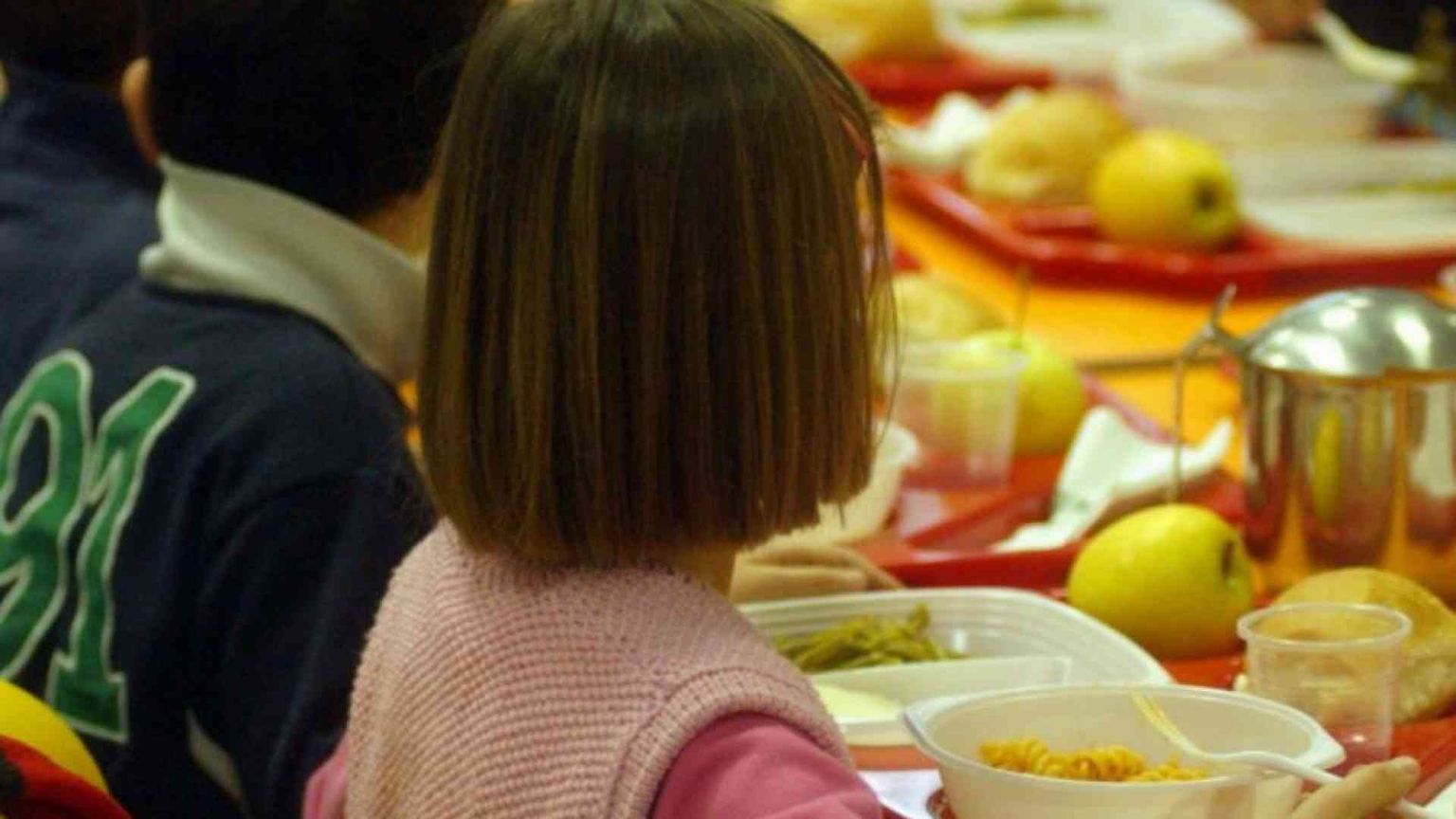 Mense scolastiche: a Torino 6,60 euro a pasto, a Roma 2. Ma mancano i locali