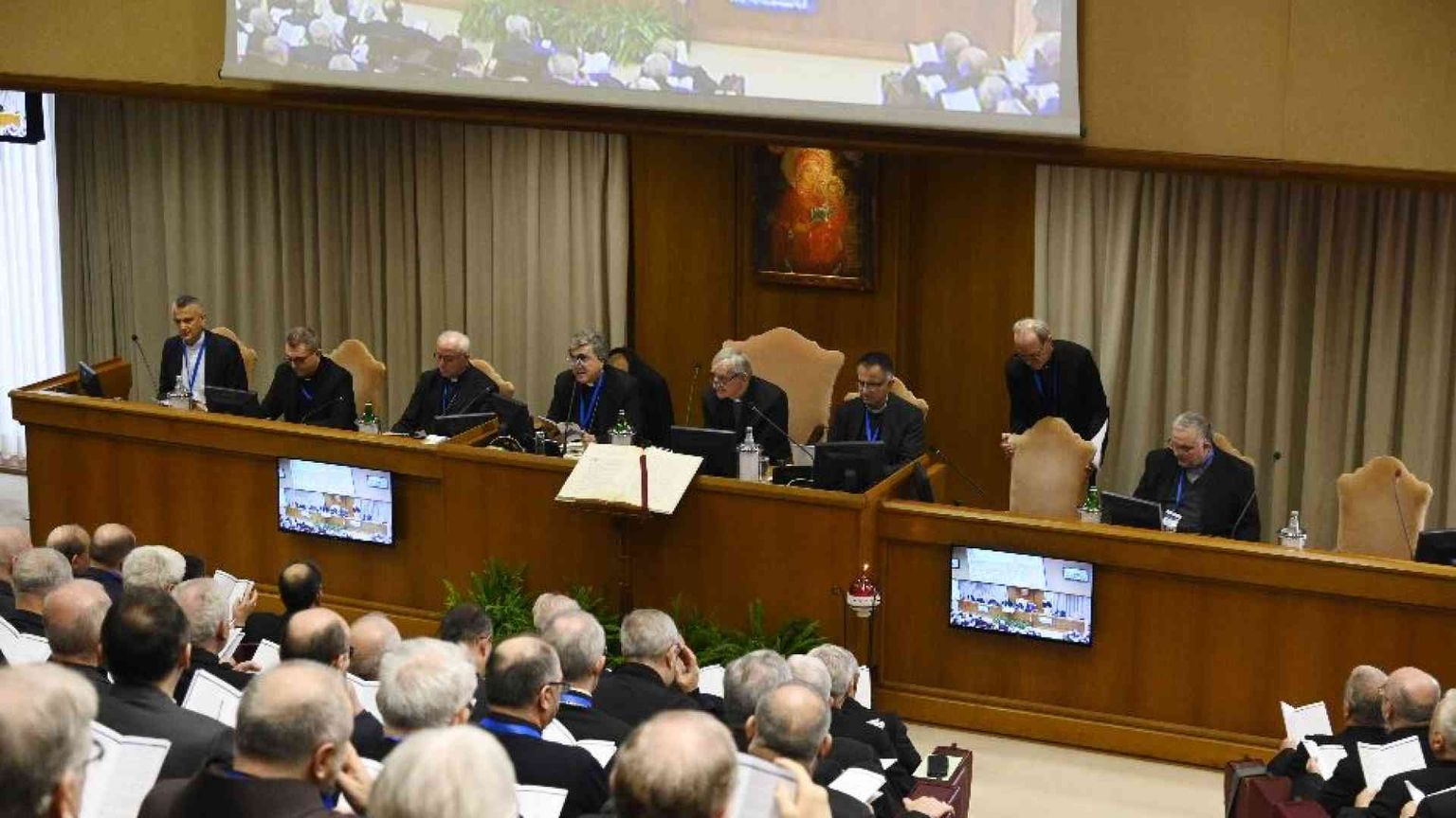 Zuppi: la Chiesa e i cristiani credono nella pace. Riforme siano condivise