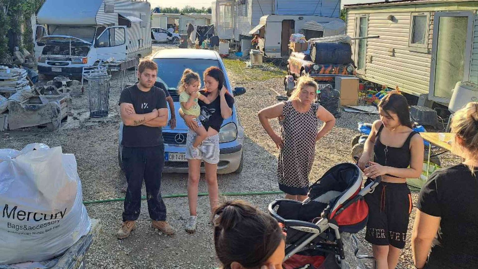 Nel campo sinti (regolare) a Sant'Agata i soccorsi non sono mai arrivati